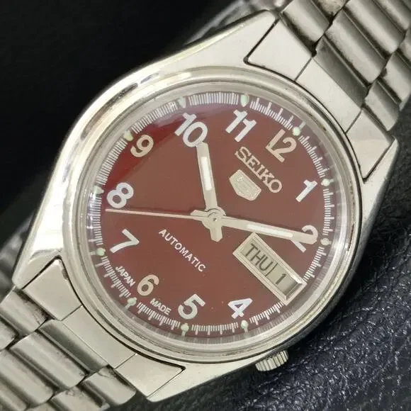Vintage 1977 Seiko Automatic Mens Silver Watch W/daydate & Red accents - Picture 1 of 10